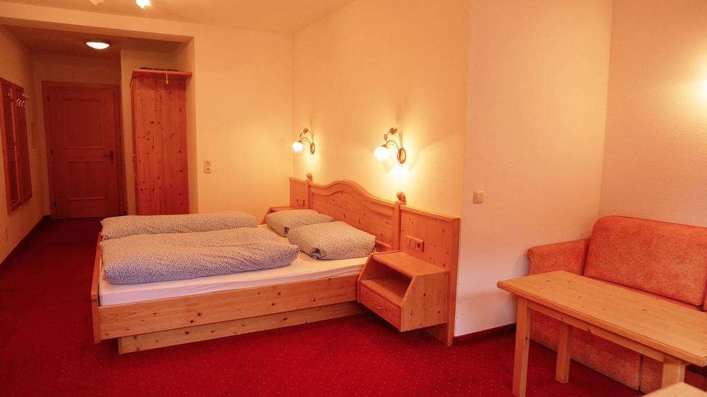 Hotel Diana à Pettneu am Arlberg Extérieur photo